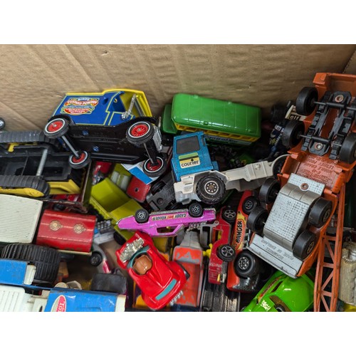 646 - Box of mixed diecast vehicles in played with condition Inc Dinky, Tonka, Triang Matchbox, Lesney etc... 