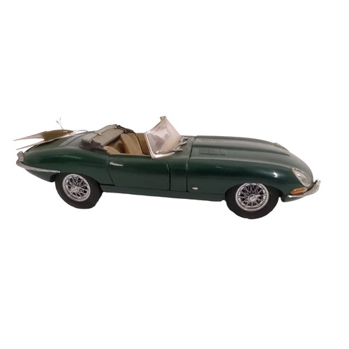 658 - 5 x Franklin Mint diecast collectible vehicles:1961 Jaguar 