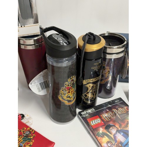 667 - Harry Potter misc. water bottles. 2 cauldron mugs. 2 drinking glasses. Xmas decorations. Lego PC gam... 