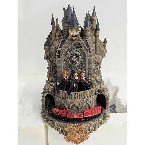 670 - Harry Potter Hogwarts Wall Clock. Limited edition number 2108. Comes with Certificate of Authenticit... 