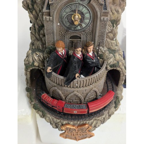 670 - Harry Potter Hogwarts Wall Clock. Limited edition number 2108. Comes with Certificate of Authenticit... 