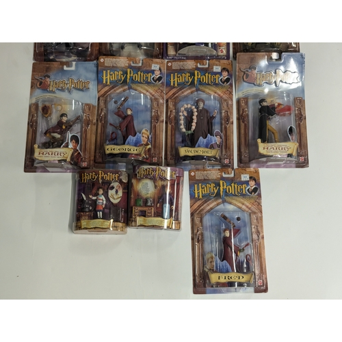 674 - Harry Potter Figures including Harry Potter, Voldemort, Fred, Tom riddle, Weasley house, Quidditch Z... 