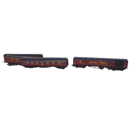 679 - Hornby City of Nottingham + 3 x passenger carriages, 1 x royal mail + 5 x freight carriages