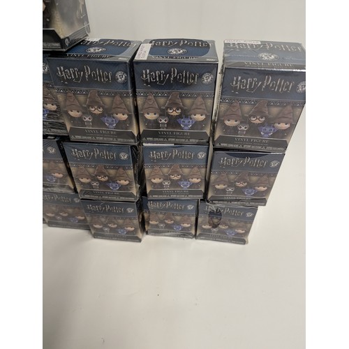 681 - Harry Potter vinyl figures. Series 2 (blue background). 31 various figures including Pigwigeon, Thes... 