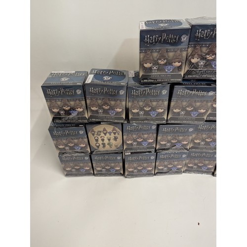 681 - Harry Potter vinyl figures. Series 2 (blue background). 31 various figures including Pigwigeon, Thes... 