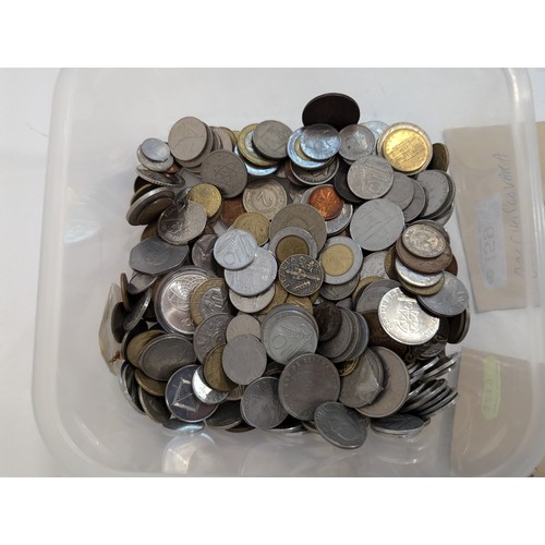 159 - Tub of assorted British and world coins, gross weight including tub 2.95kg