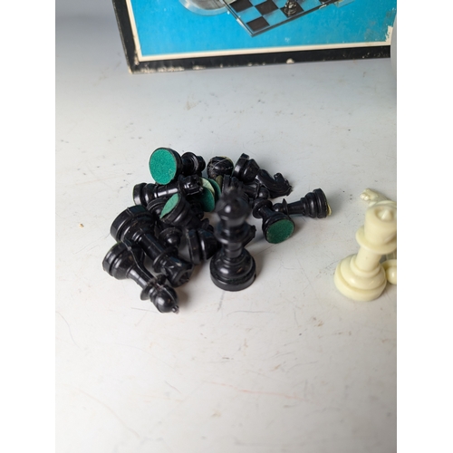 18 - 3D Strato chess set. Complete and boxed with instructions.