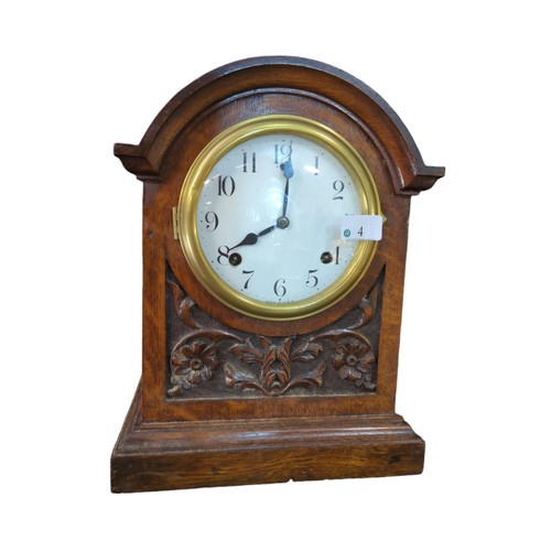 4 - Oak case mantle clock. Missing key and pendulum. W27cm, D18.5cm, H35cm.