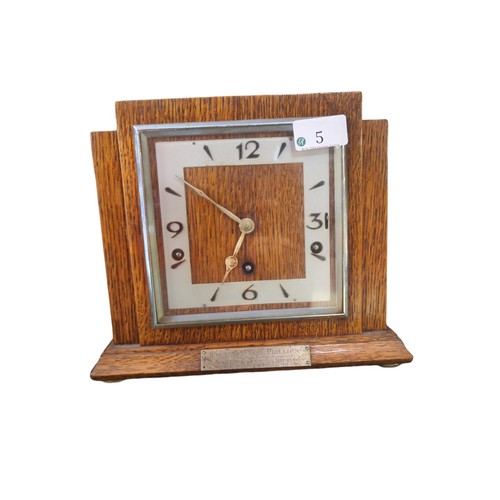 5 - Art Deco oak-cased mantle clock with presentation plaque. Includes pendulum. No key. W25cm, D16cm, H... 