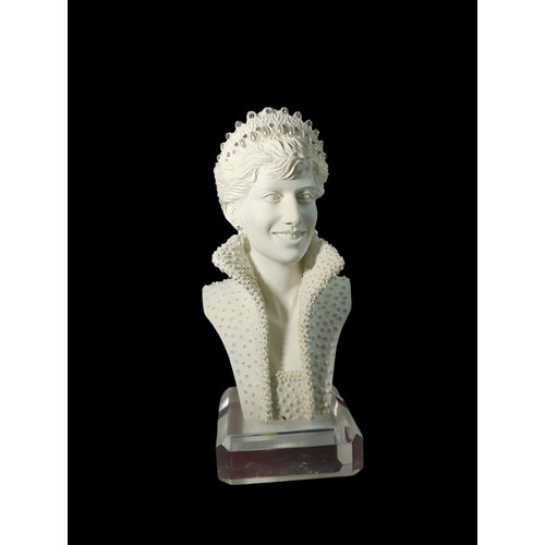 61 - Princess Diana commemorative bust. H20cm. 