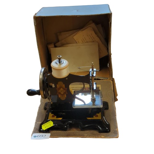 692 - Muller's miniature hand sewing machine in box 