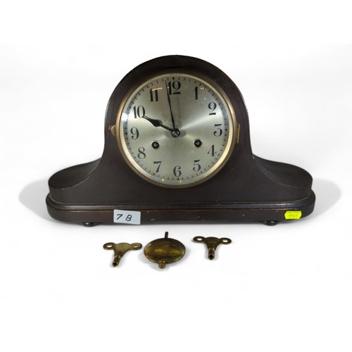 7B - Admirals hat mantle clock with key W40 D12 H23cm
