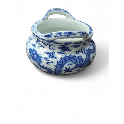 206 - Three pieces of Chinese blue and white ceramics, including prunus blossom ginger jar with cover and ... 