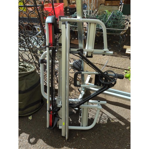 107 - Atera Type SSP 2/3 bike rack. Tow hitch attachment. For 2 bikes. Integrated rear light system. Lock ... 