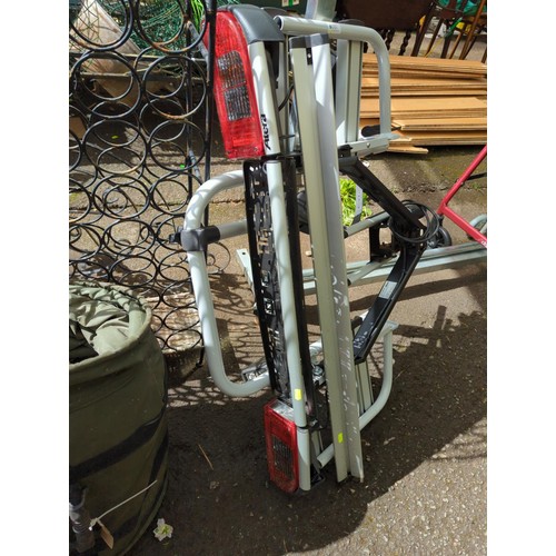 107 - Atera Type SSP 2/3 bike rack. Tow hitch attachment. For 2 bikes. Integrated rear light system. Lock ... 