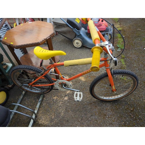 121 - Original Halfords Stormer BMX bike. Appears in original condition. 