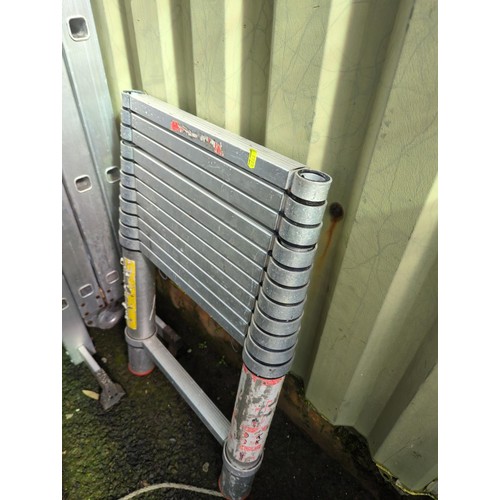 22A - Kingfisher aluminium telescopic ladder. Extends approx. 320cm.