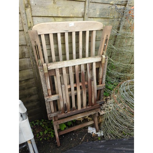 37 - Teak, steamer chair. 