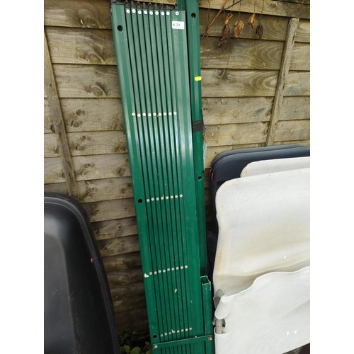 39 - Green, metal security gate H181cm