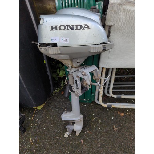 40 - Honda 2.3 outboard motor