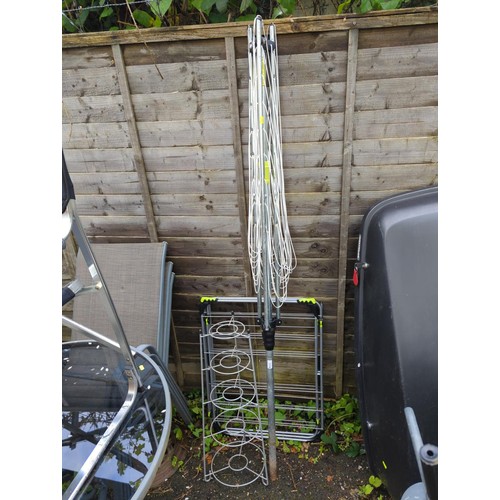 43 - Metal rotary washing line + clothes airer + metal pot stand.