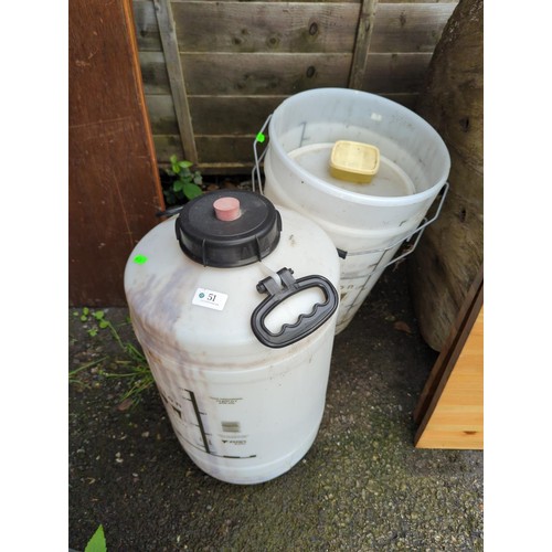 51 - 3 fermentation buckets (5 gallon each) + 1 fermentation bottle (22l).