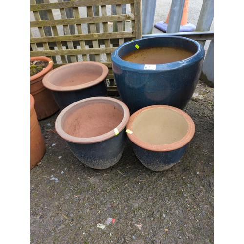 5 - 4 glazed planters. Largest diameter - 38cm.