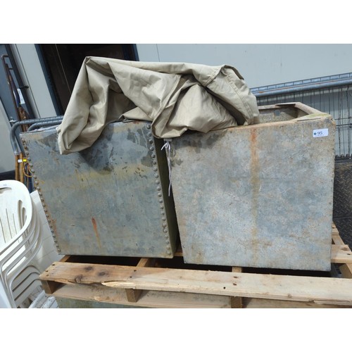 95 - Small, galvanised water tank. W51cm, L70cm, D52cm.