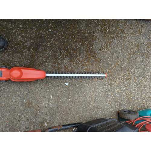 180 - Flymo Husqvarna AB battery operated extendable hedge trimmer