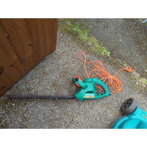 181 - Black & Decker GT26 electric hedge trimmer with box