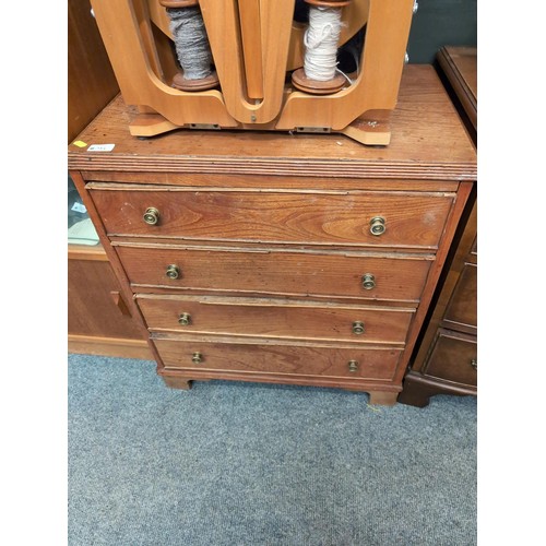 795 - Small 4-drawer chest of drawers. W62cm, D41cm, H71cm. 