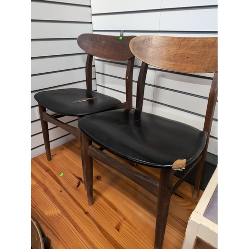 822 - 4 mid-century, vinyl-seated dining chairs.