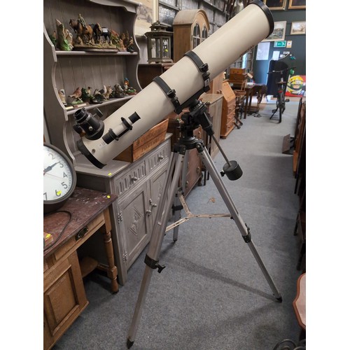 834 - Meade model 4504 digital, electronic, autolocator telescope on tripod. With instruction manual and a... 