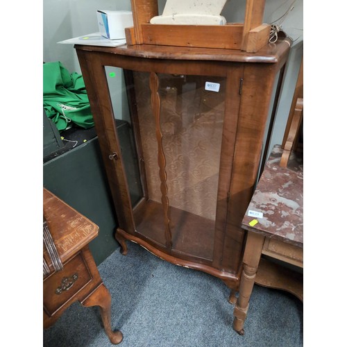 837 - Bow-fronted glazed display cabinet with key. L65cm, W33cm, H101cm.