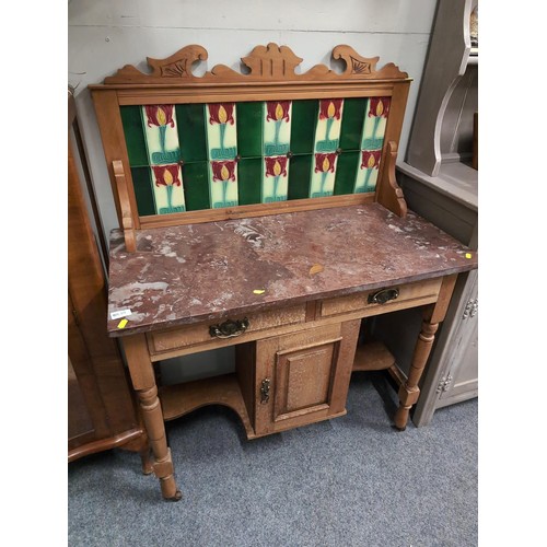 839 - Marble-topped, tile-backed wash stand. L91cm, D45cm, overall height approx. 115cm. On casters.