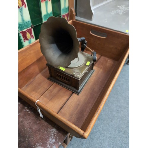 845 - Chateau Pomeaux Pomerol wooden crate + battery-powered gramophone (as found).