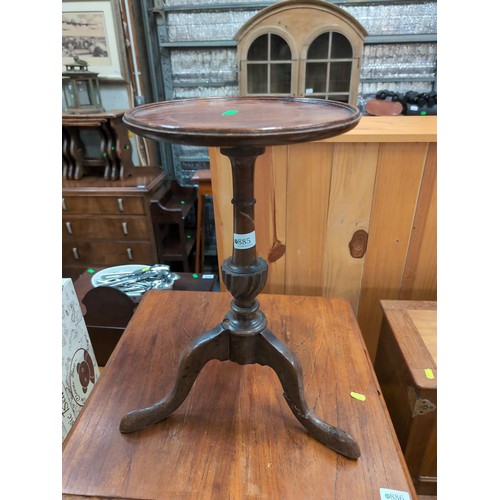 885 - Mahogany wine table. Diameter 26cm, H46.5cm. 