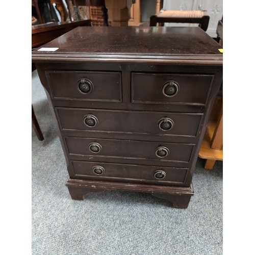 899 - Small 2 over 3 chest of drawers. L42.5cm, W32cm, H51cm.