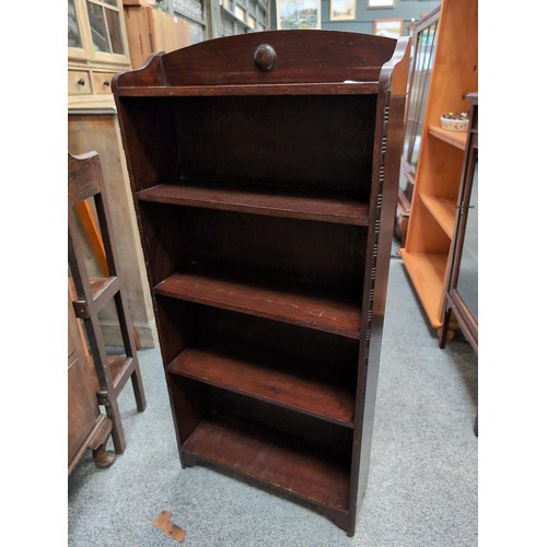 905 - 5-shelf unit. L49cm, W16cm, H106cm approx.