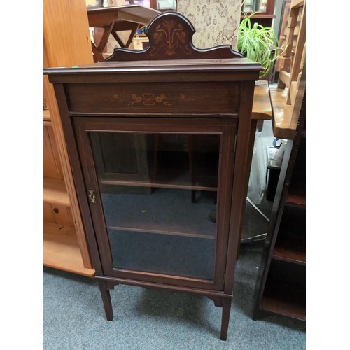 906 - Inlaid, glass-fronted cupboard with key. W51cm, D35cm, H96cm.