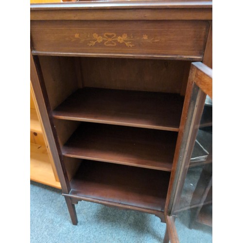 906 - Inlaid, glass-fronted cupboard with key. W51cm, D35cm, H96cm.