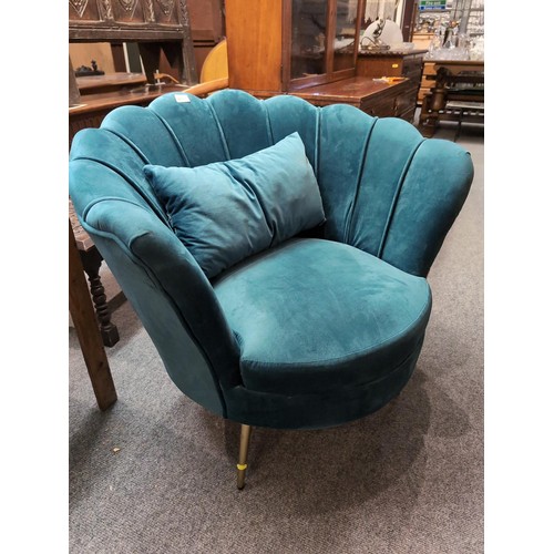 921 - Green scallop backed chair with cushion