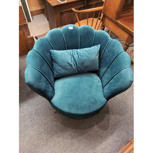 921 - Green scallop backed chair with cushion