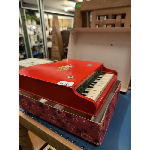 911 - Child's toy piano