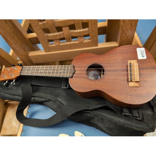 912 - Laka ukulele with case