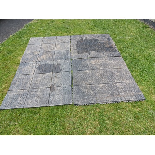 93 - 4 sections of interlocking, rubber floor matting. W90cm,. L90cm.