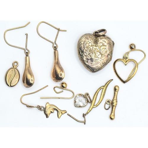 121 - 4.4 grams of mixed yellow metal jewellery and scrap, including a stone set pendant