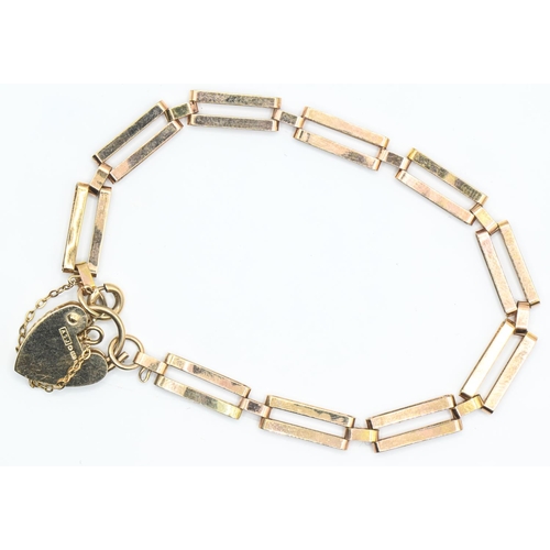 126 - 9ct gold gate link bracelet with heart-shaped padlock clasp, length 190mm, 5.73 grams