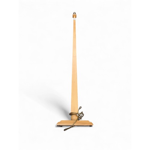 698 - Dar beechwood standard lamp. H148cm