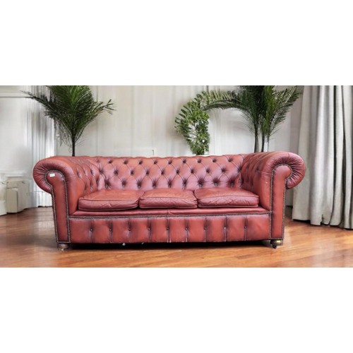 702 - Red leather Chesterfield style 3 seat settee. W211cm D96cm H76cm